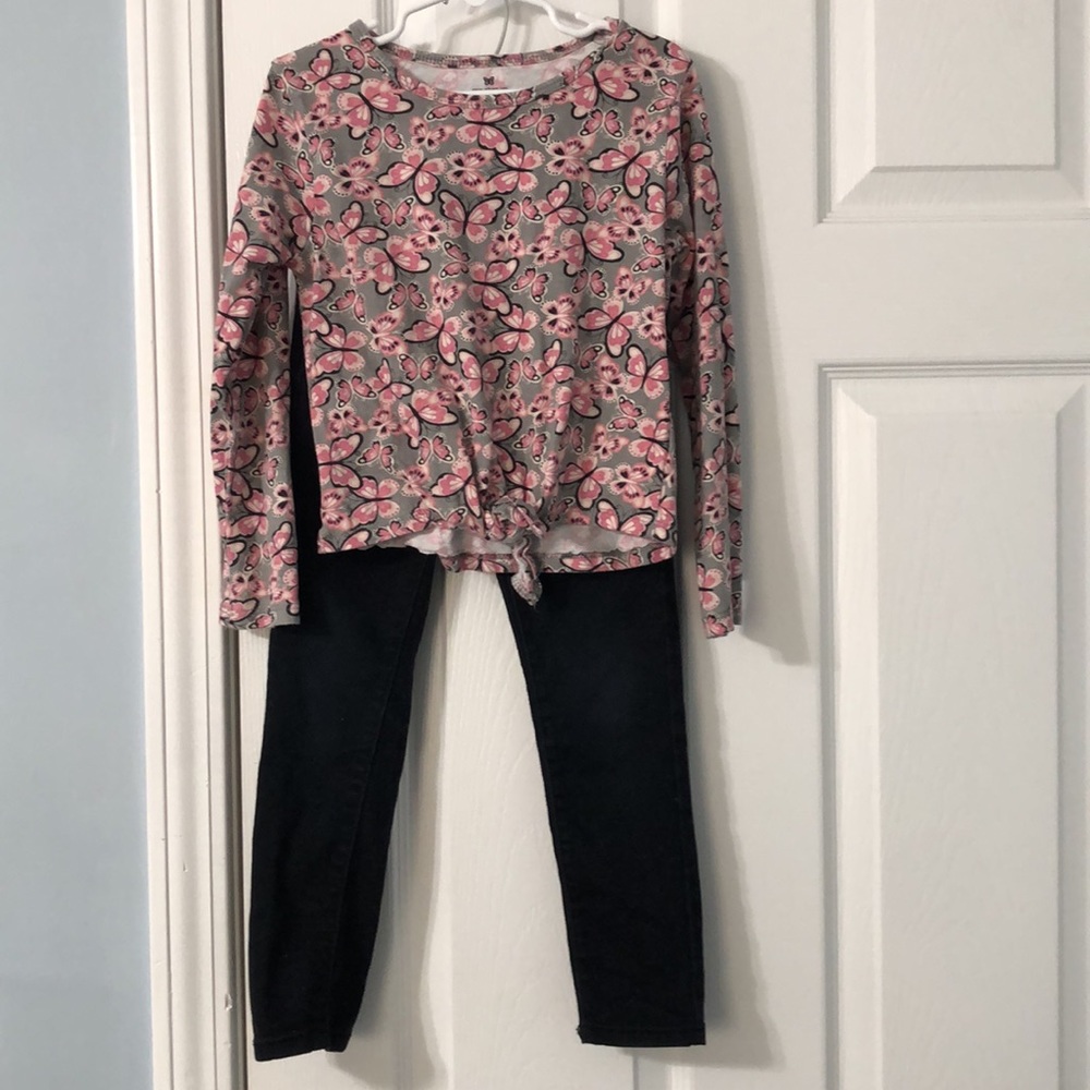 Pair of black jeans by Jordache size 6 with a 6X top black and pink print